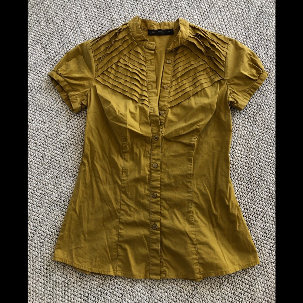 Beautiful vibrant mustard banana republic top